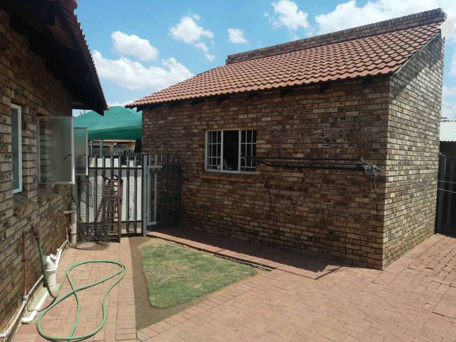 3 Bedroom Property for Sale in Waterval East North West